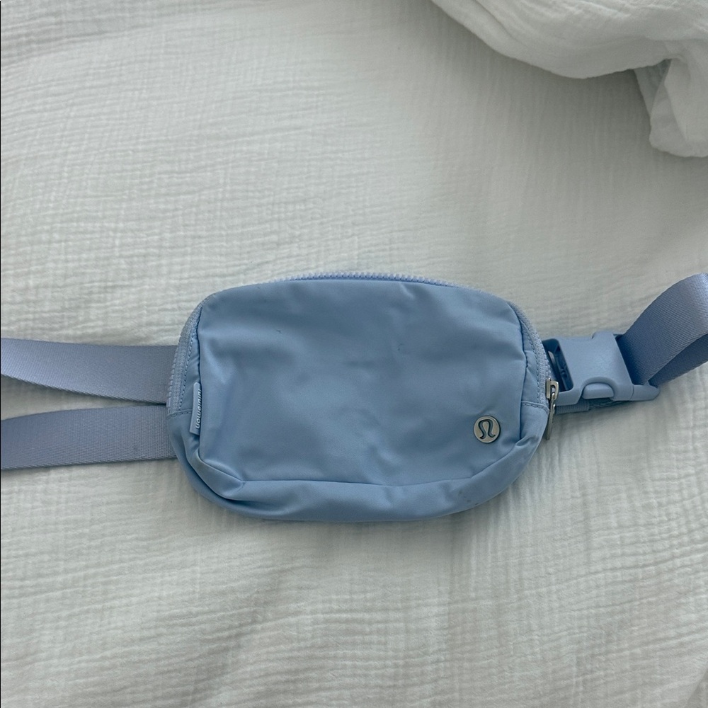 Lululemon light purple everywhere belt bag 1 L